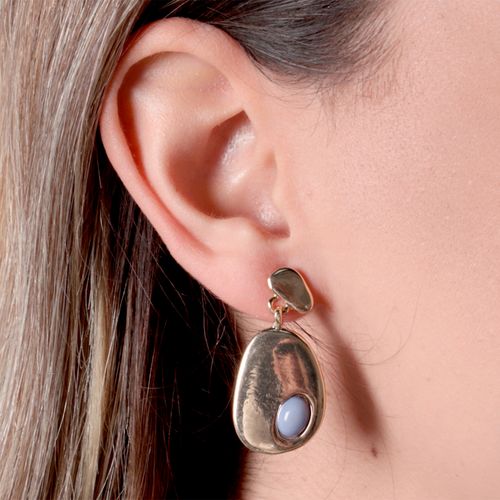 Aretes largos dorados para mujer