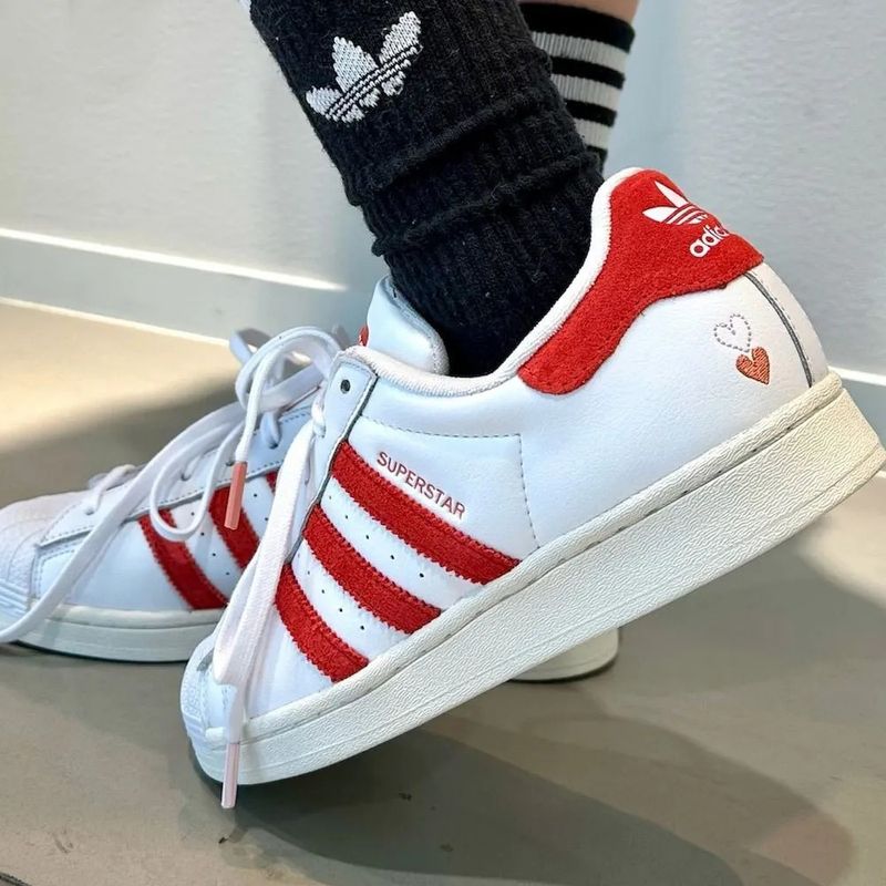 104753179-Zapato-Adidas-Originals-Superstar-blanco-rojo-para-hombre