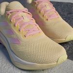 104750237-Zapato-Adidas-Supernova-Stride-deportivo-amarillo-para-mujer