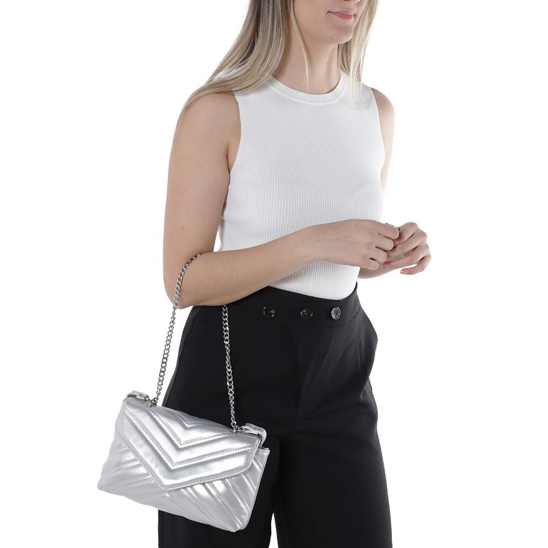 104566680-Cartera-crossbody-Sabrina-color-plateado-para-mujer