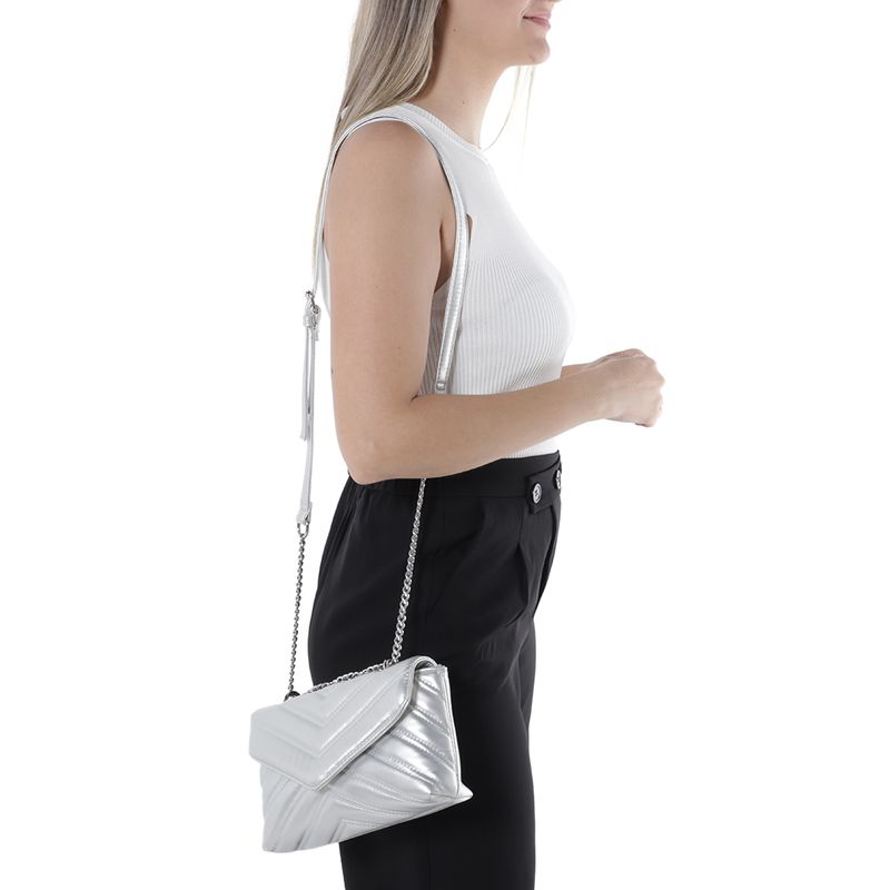 104566680-Cartera-crossbody-Sabrina-color-plateado-para-mujer