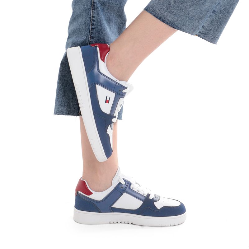 104696708-Zapato-casual-Tommy-Hilfiger-color-blanco-azul-para-mujer