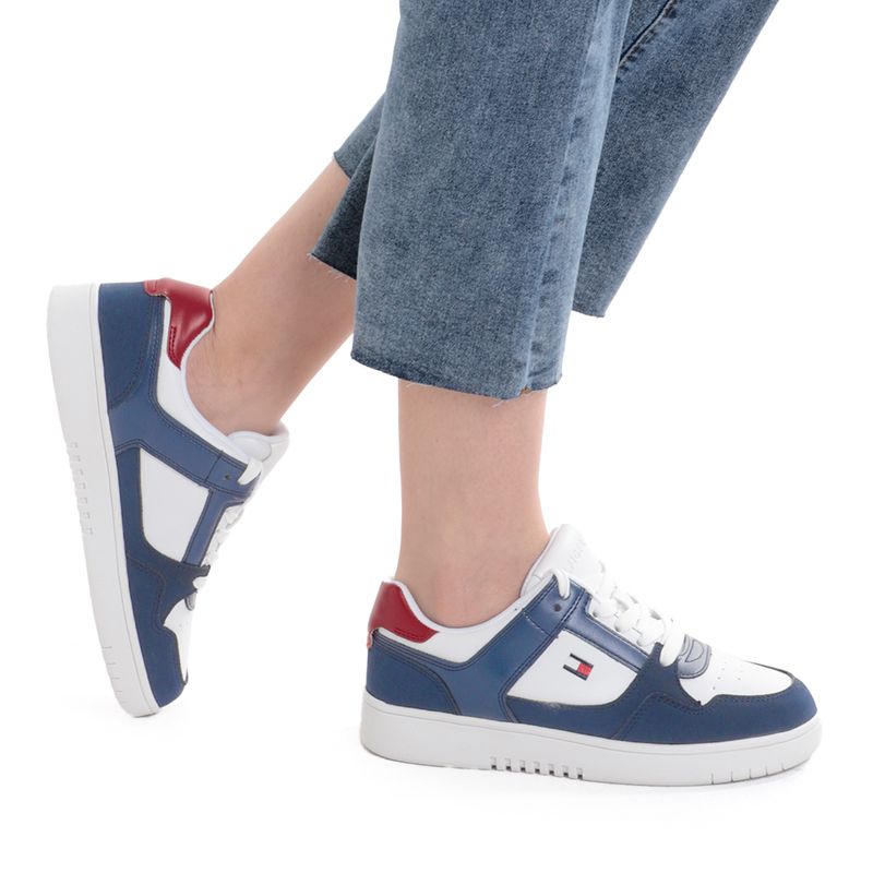 104696708-Zapato-casual-Tommy-Hilfiger-color-blanco-azul-para-mujer