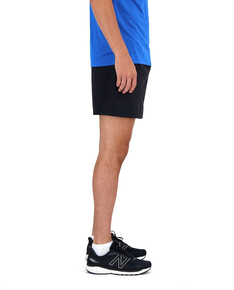 104681356-Short-deportivo-New-Balance-negro-para-hombre