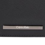 104759036-Billetera-trifold-Calvin-Klein-negra-con-textura-para-hombre