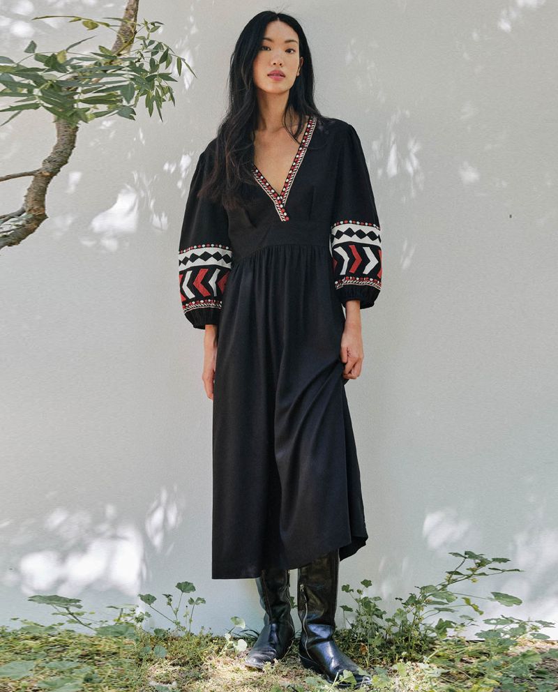 104717244-Vestido-Sfera-midi-negro-manga-larga-para-mujer