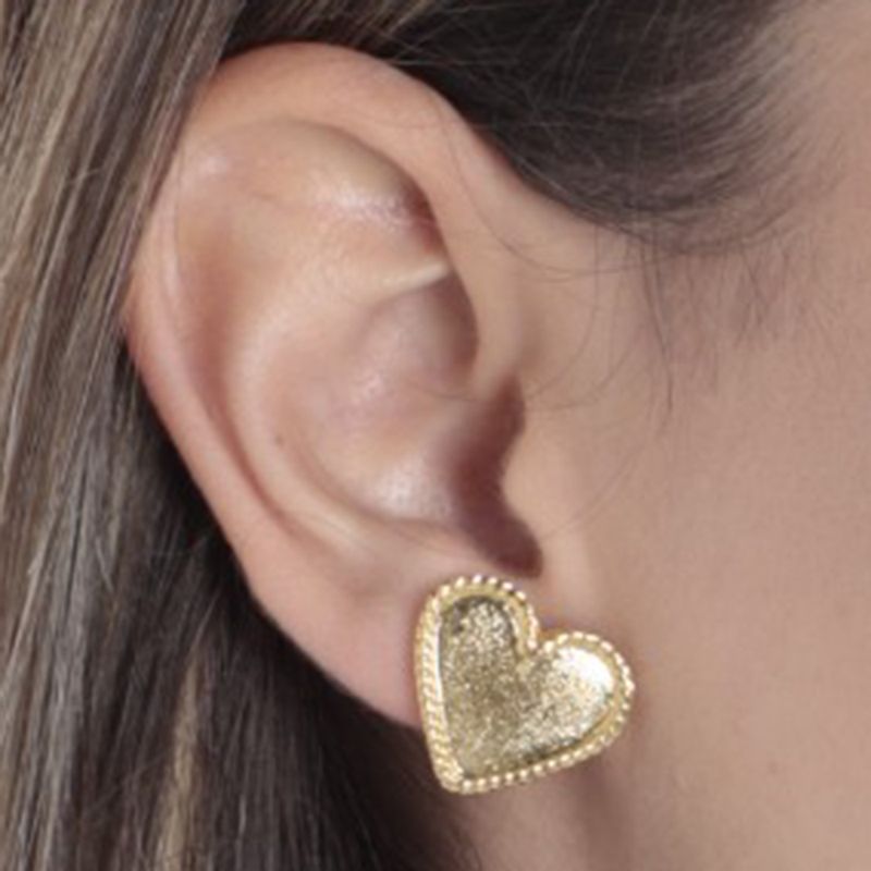 104712036-Aretes-de-corazon-de-bronce-con-baño-de-oro-para-mujer