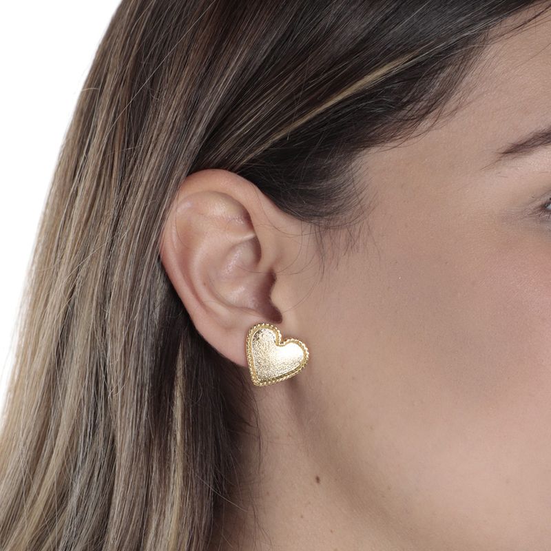 104712036-Aretes-de-corazon-de-bronce-con-baño-de-oro-para-mujer
