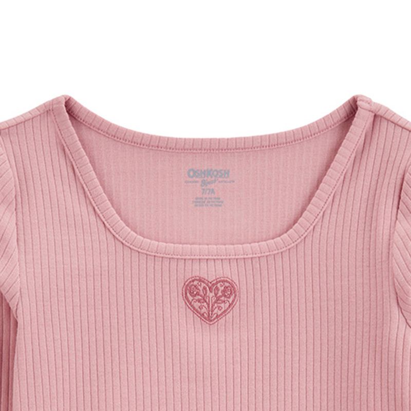 104761093-Blusa-rosada-con-detalle-sutil-de-estampado-de-corazon-para-niña