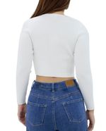 104604619-Blusa-Orange-crop-top-blanca-manga-larga-para-mujer
