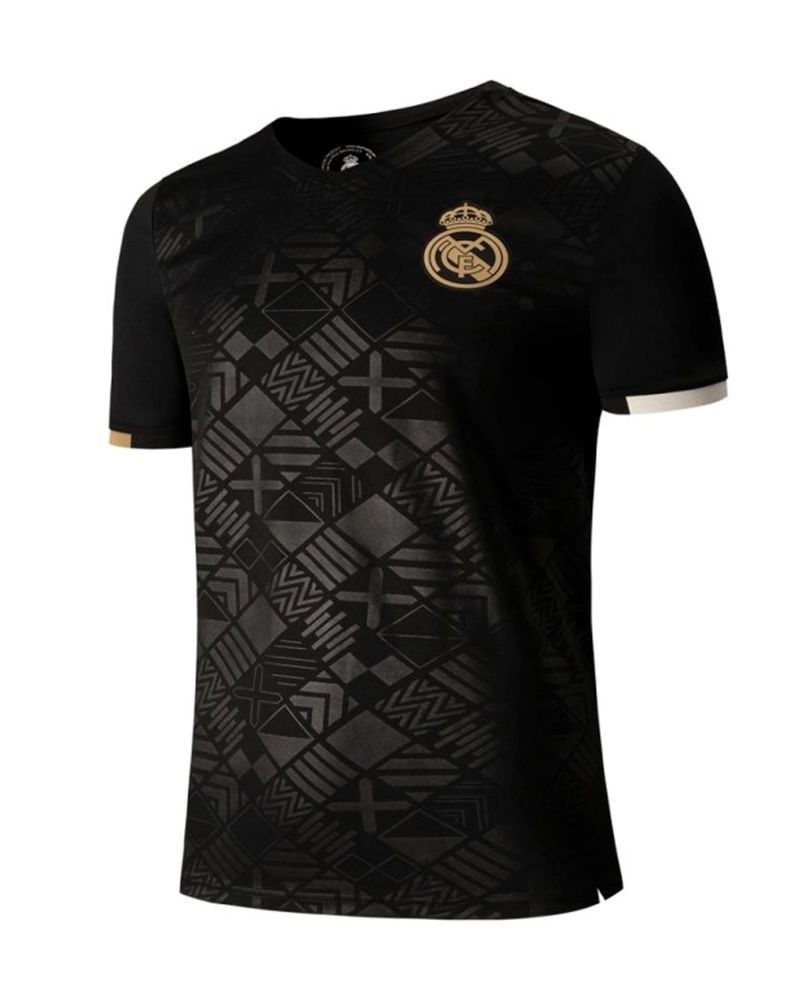 104746318-Camiseta-deportiva-Real-Madrid-negra-estampada-para-hombre