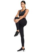 104759365-Top-deportivo-Nike-negro-estampado-para-mujer
