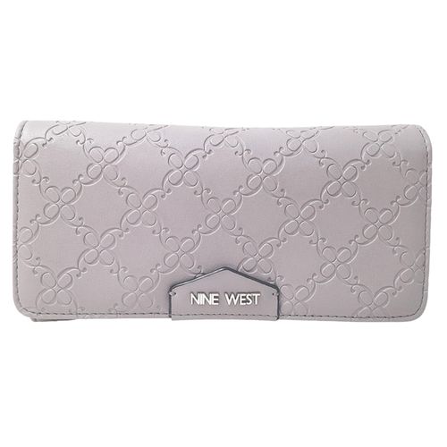 Billetera flap Nine West Verna color gris para mujer
