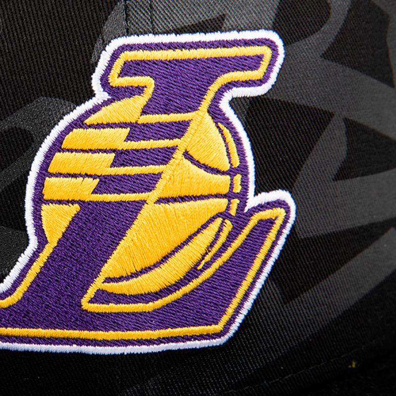 104753094-Gorra-color-negro-de--Lakers-Los-Angeles-para-niño
