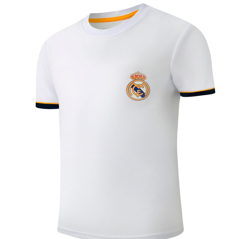104761580-Conjunto-deportivo-de-3-piezas-blanco-con-estampado-del-Real-Madrid-para-niño