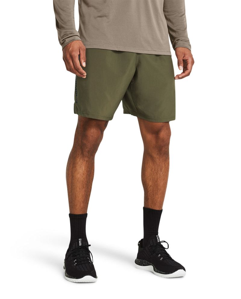 104736096-Short-deportivo-Under-Armour-cafe-solido-para-hombre