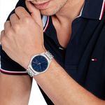 104714185-Reloj-Tommy-Hilfiger-analogo-Norris-metalico-plateado-para-caballero