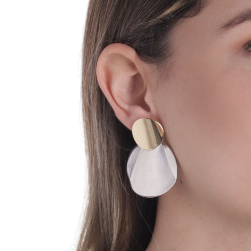 104676516-Aretes-de-colgar-metalicos-dorados-para-mujer