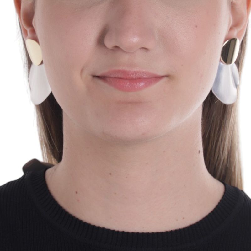 104676516-Aretes-de-colgar-metalicos-dorados-para-mujer