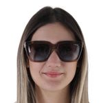 104593526-Lentes-de-sol-oversized-para-mujer-Vogue