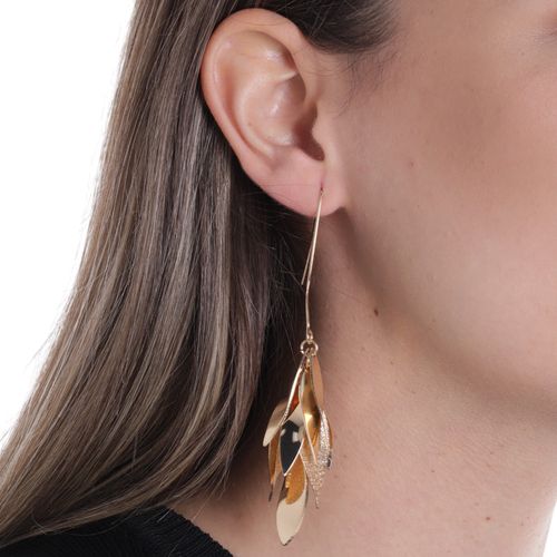 Aretes largos color dorado para mujer