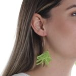 104676361-Aretes-dorados-con-petalos-para-mujer