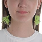 104676361-Aretes-dorados-con-petalos-para-mujer