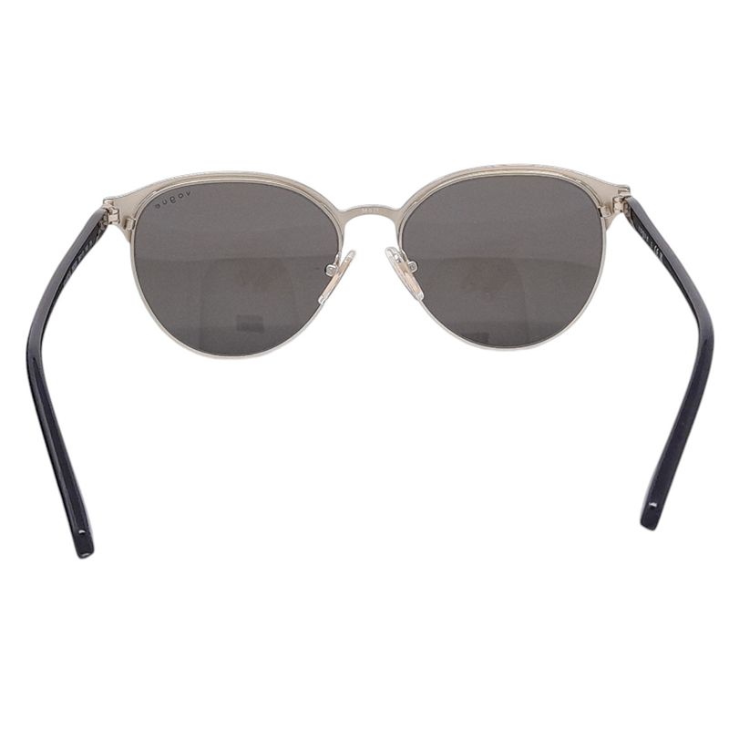 104593544-Lentes-de-sol-oversize-para-mujer-Vogue