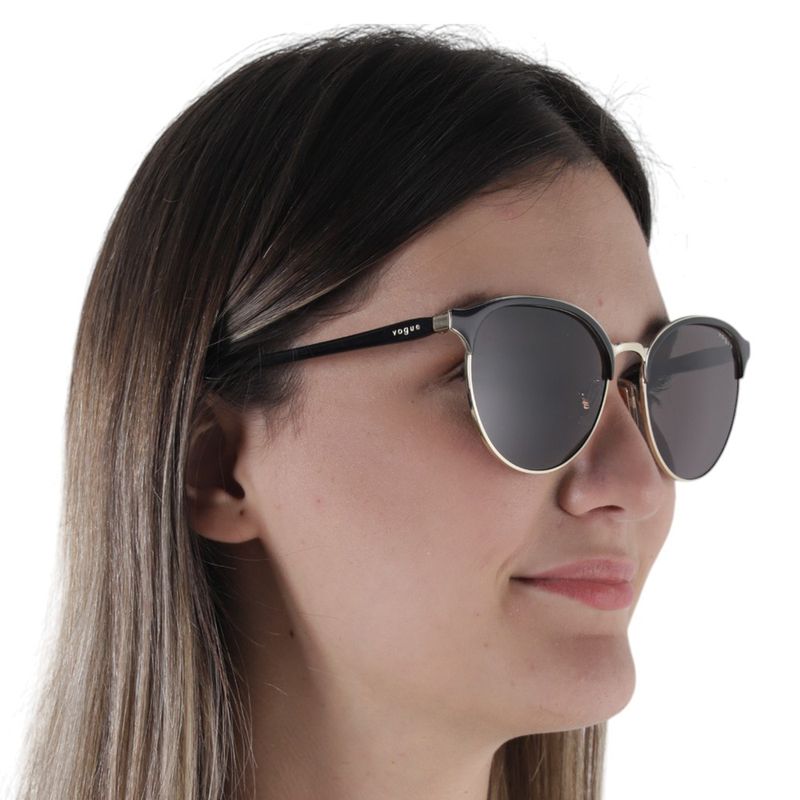 104593544-Lentes-de-sol-oversize-para-mujer-Vogue