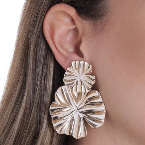 Aretes de flor color dorado para mujer