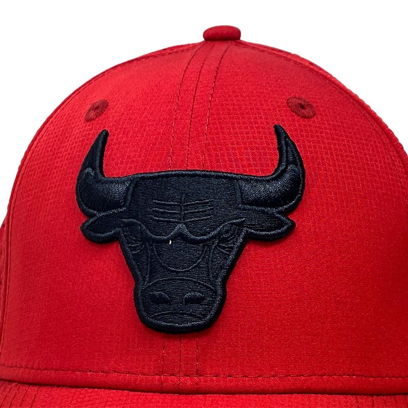 104695286-Gorra-deportiva-Bulls-roja-para-hombre