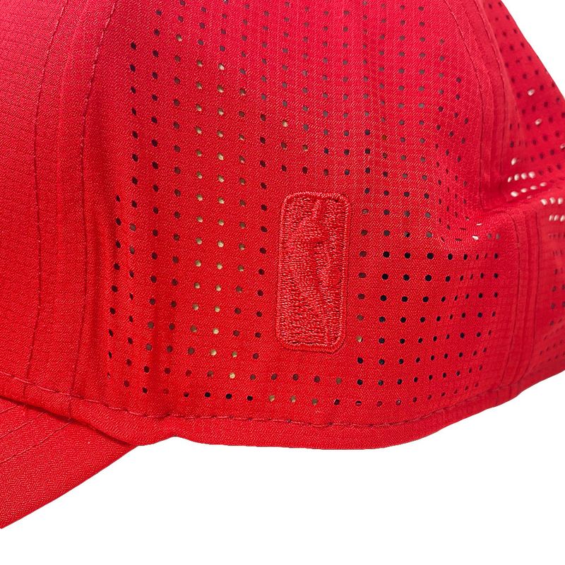 104695286-Gorra-deportiva-Bulls-roja-para-hombre