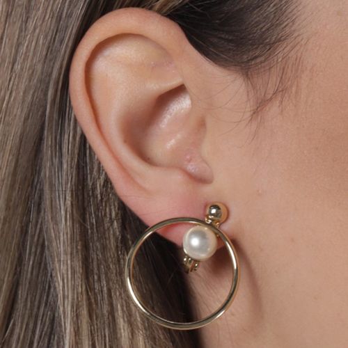 Aretes dorados con perlas para mujer