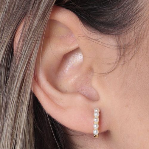 Aretes cortos de plata en dorado para mujer