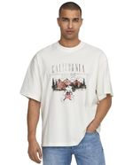 104776192-Camiseta-Only-and-Sons-relaxed-fit-blanca-con-estampado-de-Mickey-Mouse-para-hombre