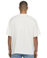 104776192-Camiseta-Only-and-Sons-relaxed-fit-blanca-con-estampado-de-Mickey-Mouse-para-hombre