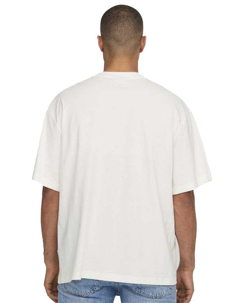 104776192-Camiseta-Only-and-Sons-relaxed-fit-blanca-con-estampado-de-Mickey-Mouse-para-hombre