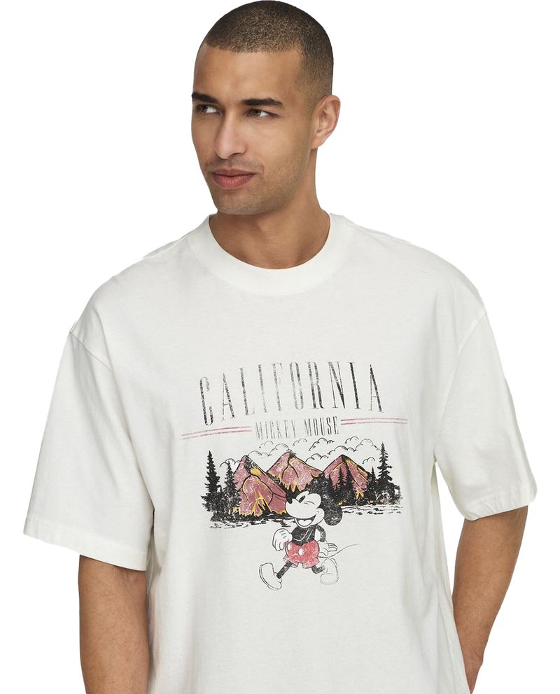 104776192-Camiseta-Only-and-Sons-relaxed-fit-blanca-con-estampado-de-Mickey-Mouse-para-hombre