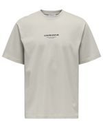104776217-Camiseta-Only-and-Sons-relaxed-fit-gris-claro-con-estampado--Curated-Staples--para-hombre