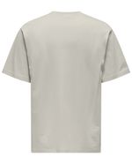 104776217-Camiseta-Only-and-Sons-relaxed-fit-gris-claro-con-estampado--Curated-Staples--para-hombre