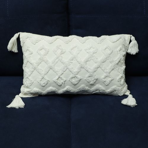 Cojín con textura zigzag y pom pom 30x50 cm