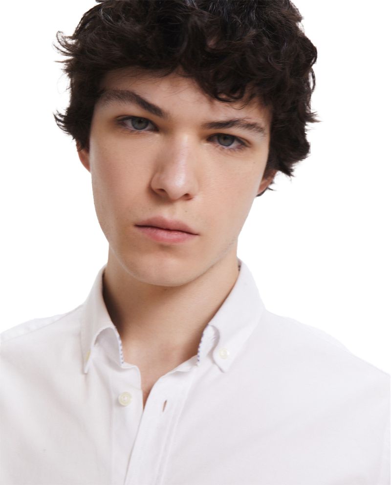 104768692-Camisa-oxford-slim-fit-Easy-Wear-blanca-solida-para-hombre