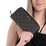 104737125-Billetera-zip-around-Nine-West-Zuri-color-cafe-negro-para-mujer