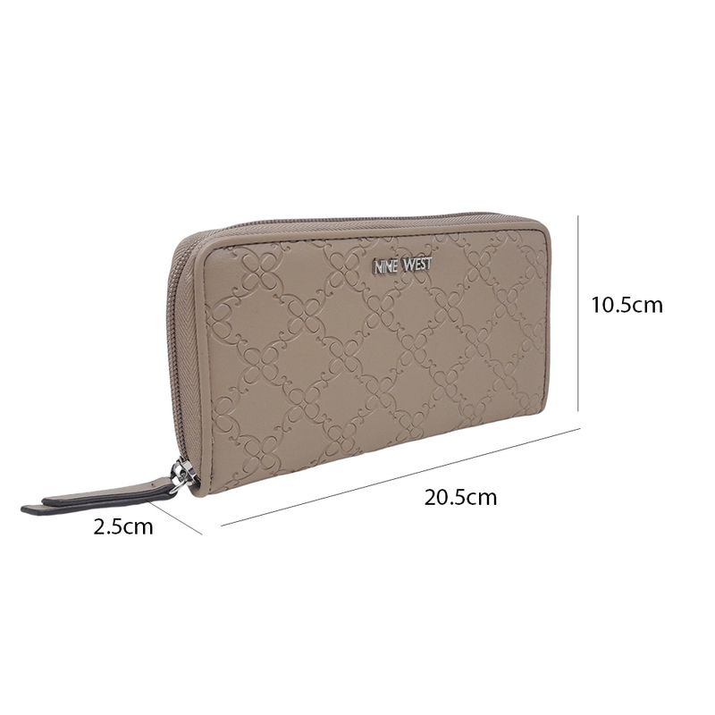 104737126-Billetera-zip-around-Nine-West-Zuri-color-beige-para-mujer