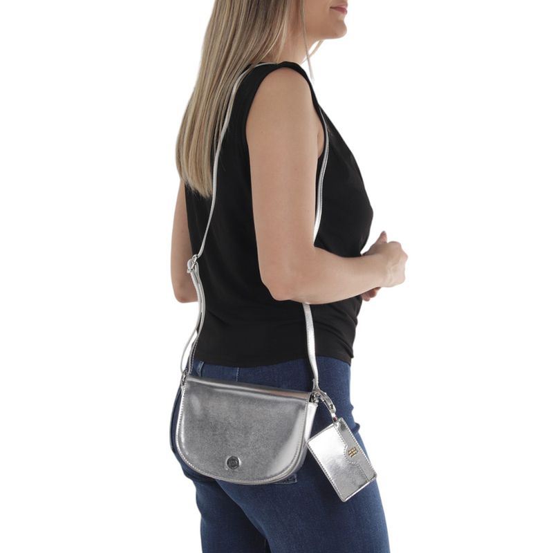 104722719-Cartera-crossbody-Tommy-Hilfiger-color-plateado-para-mujer