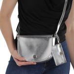 104722719-Cartera-crossbody-Tommy-Hilfiger-color-plateado-para-mujer