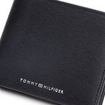 104769336-Billetera-bifold-Tommy-Hilfiger-negra-con-textura-para-hombre