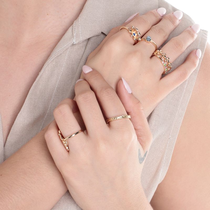 104676583-Set-de-6-anillos-dorados-para-mujer