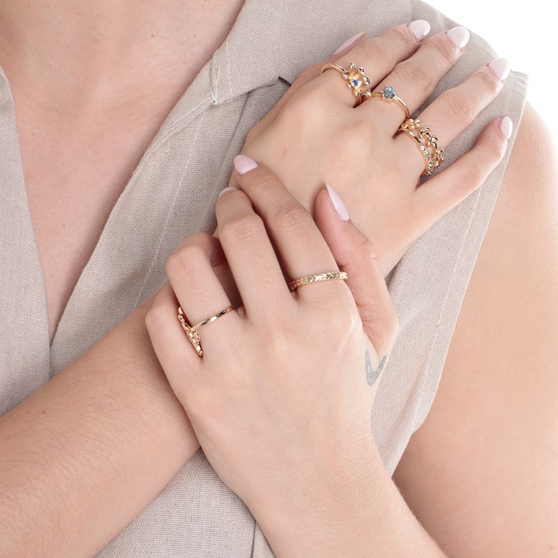 104676586-Set-de-6-anillos-dorados-para-mujer