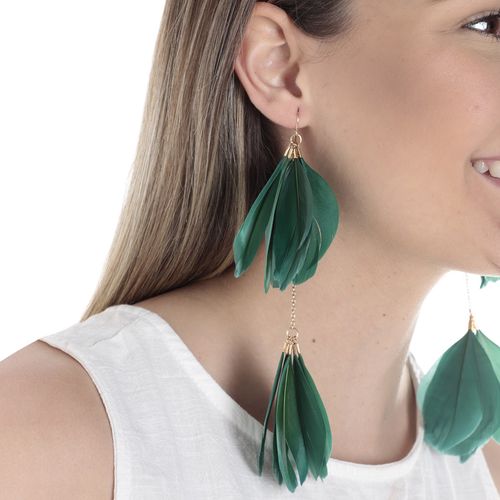 Aretes largos de plumas verdes para mujer